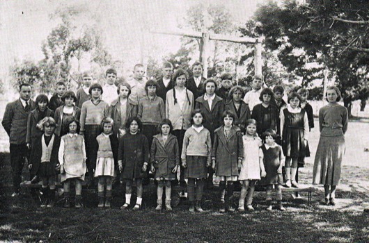 South Wangaratta State School Teachers and Pupils 1932